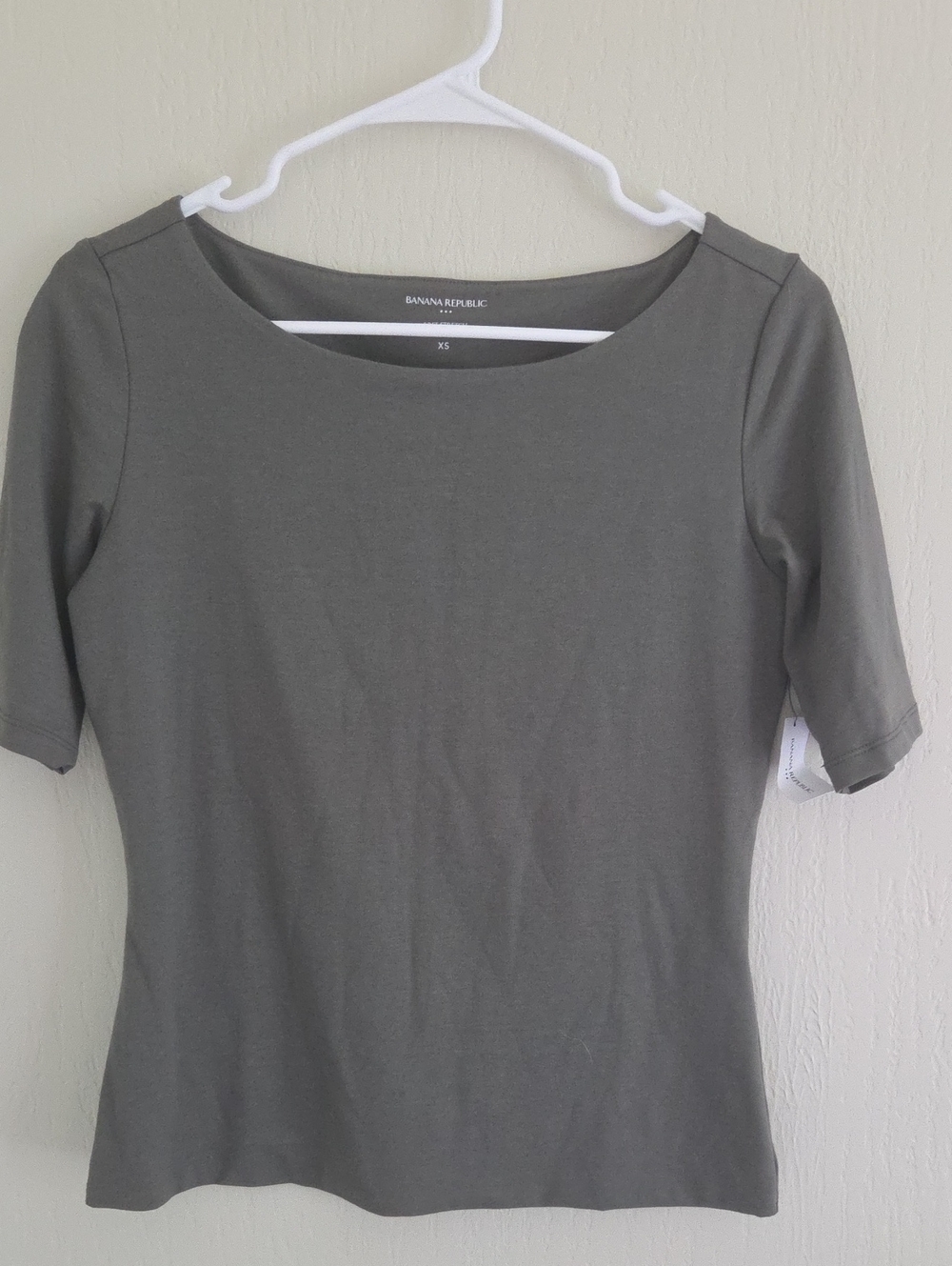 Banana Republic Olive Short Sleeve Boatneck Tee
